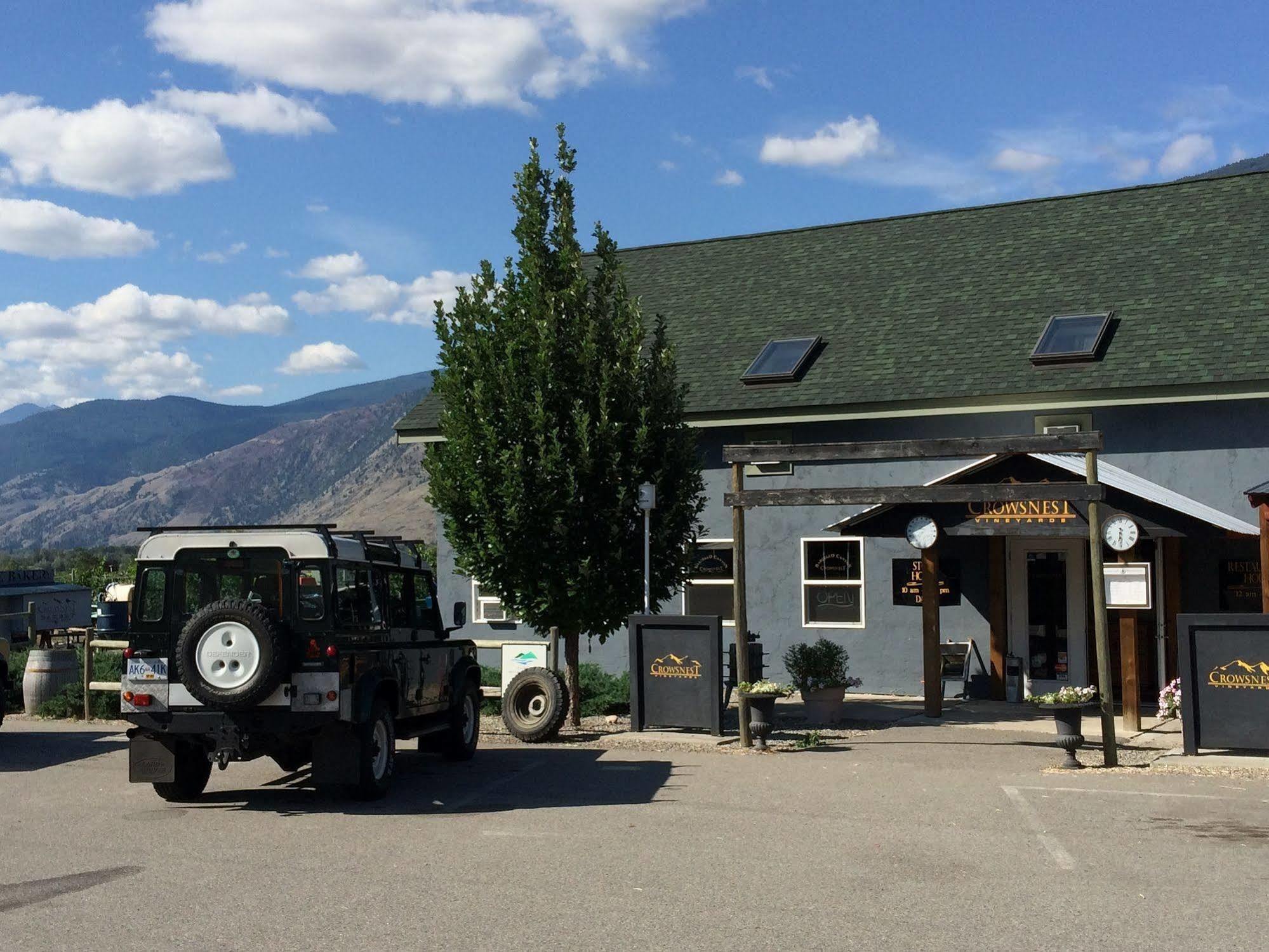 Crowsnest Vineyards Guesthouse Keremeos Exterior photo